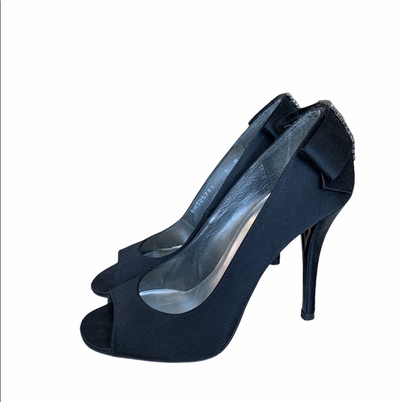 Stuart Weitzman black satin peep toe heels in sz 5 - Picture 3 of 6
